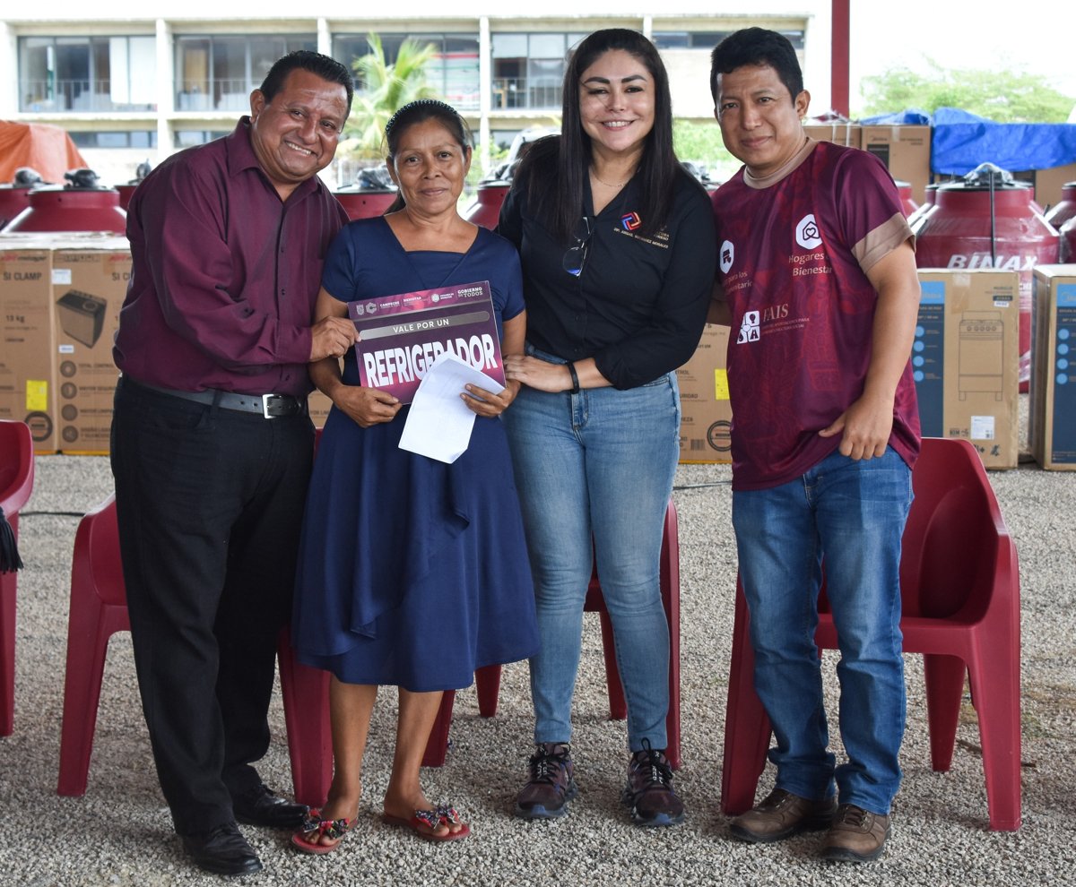 ENTREGA DEL PROGRAMA “HOGARES EN BIENESTAR” EN ESCÁRCEGA EN APOYO A FAMILIAS VULNERABLES