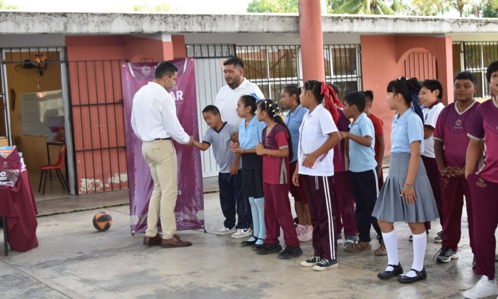 INICIA ENTREGA DE ÚTILES Y UNIFORMES ESCOLARES DEL PROGRAMA FORMACIÓN JAGUAR