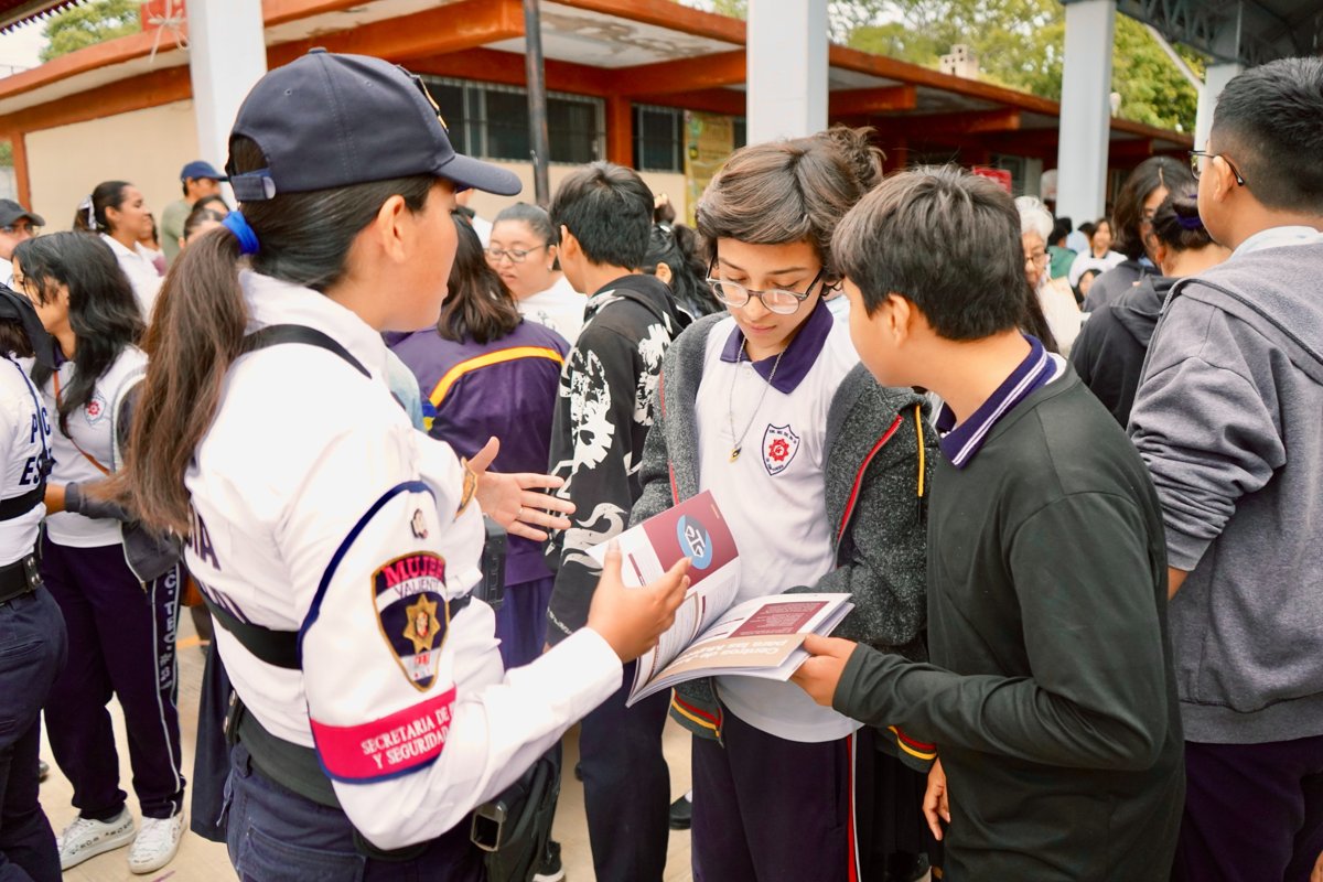 ENTREGAN MATERIALES INFORMATIVOS PARA LA PREVENCIÓN DE ADICCIONES EN BENEFICIO DE 50 MIL ESTUDIANTES DE SECUNDARIA