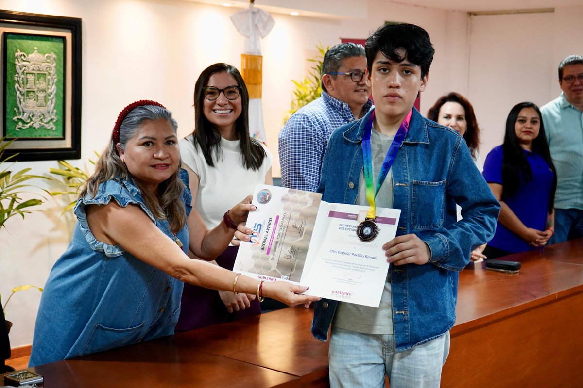 ENTREGA SEDUC MEDALLAS Y RECONOCIMIENTOS A ALUMNOS DESTACADOS EN CONCURSOS INTERNACIONALES