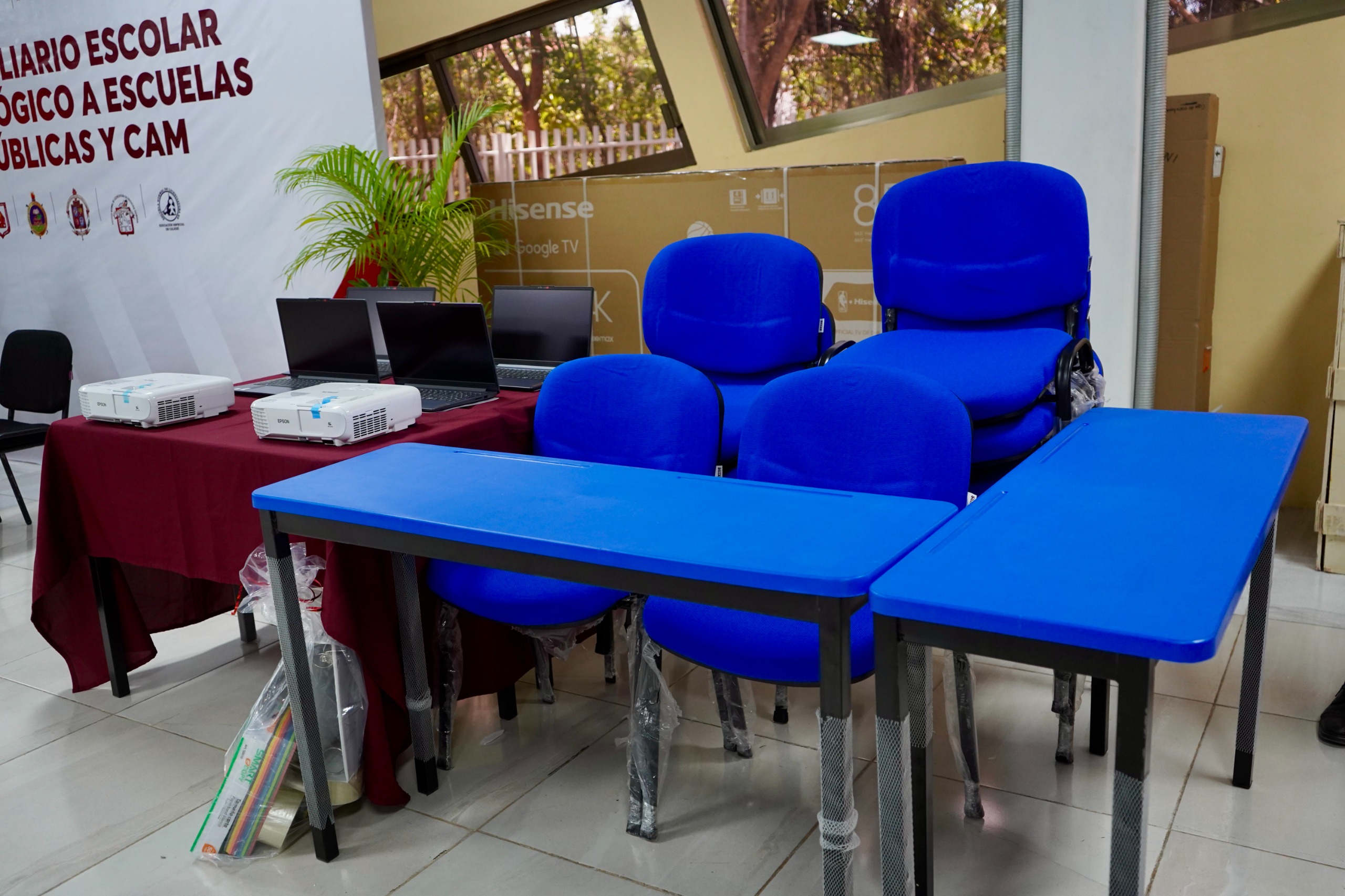 ENTREGA SEDUC EQUIPAMIENTO PARA FORTALECER A ESCUELAS NORMALES Y AL CAM DEL ESTADO