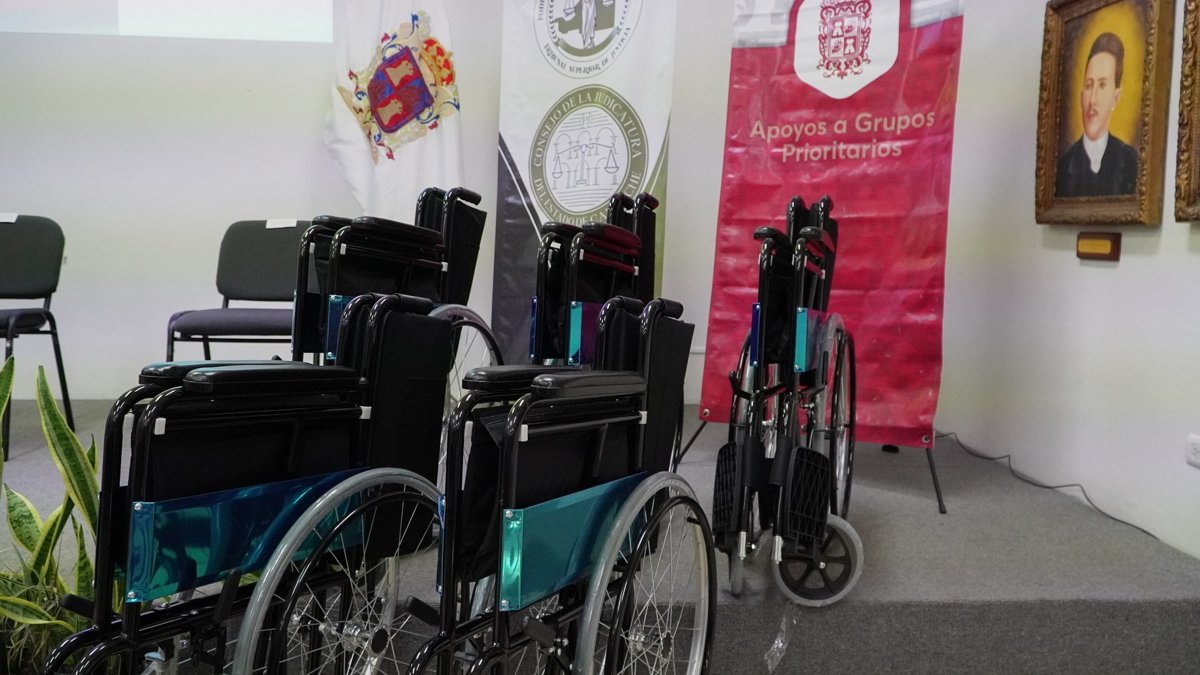 ENTREGAN SILLAS DE RUEDAS DEL PROGRAMA BIENESTAR PARA GRUPOS PRIORITARIOS AL PODER JUDICIAL