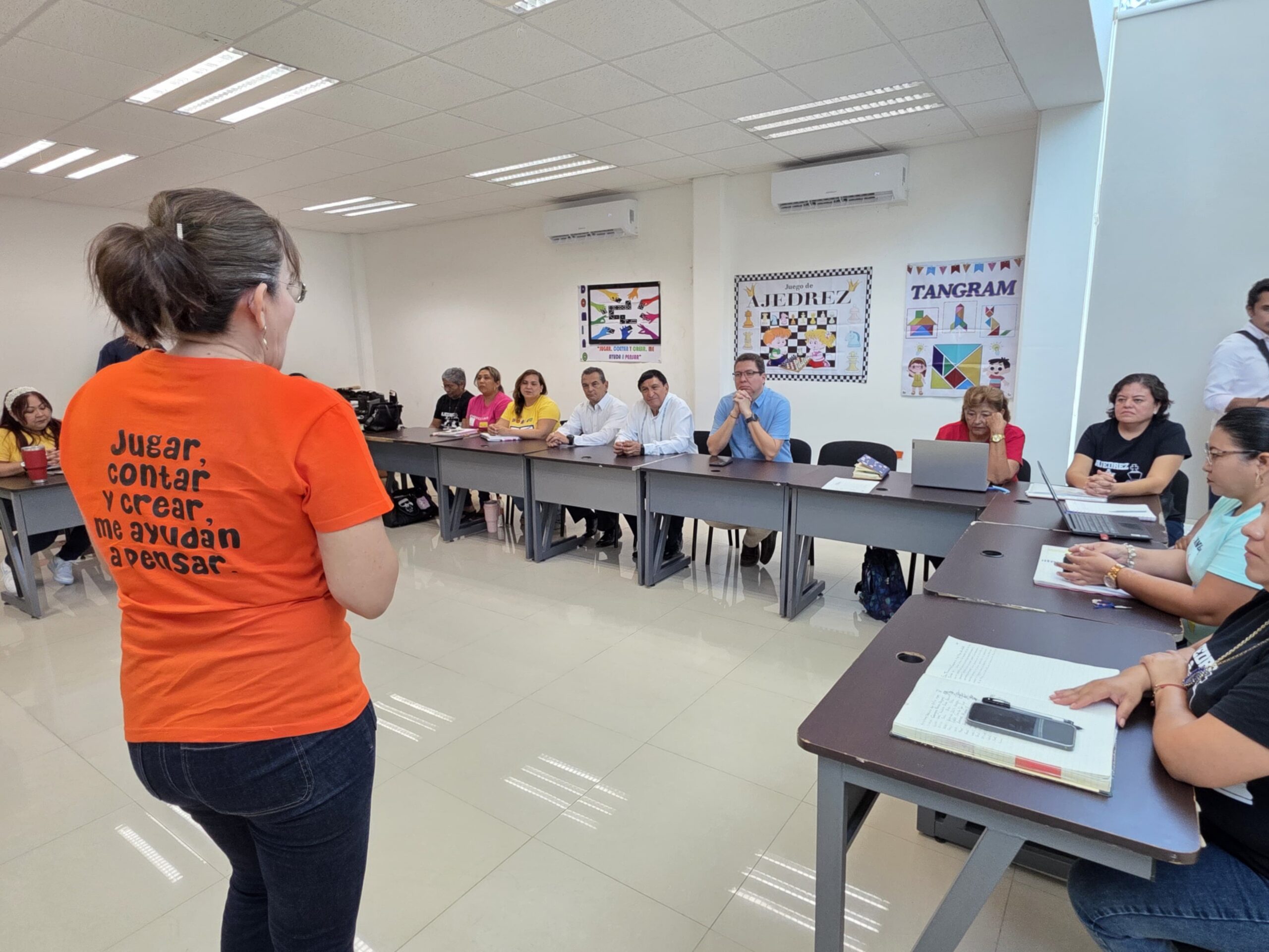 ENTREGA SEDUC MATERIAL DE AJEDREZ A SUPERVISORAS DE PREESCOLAR