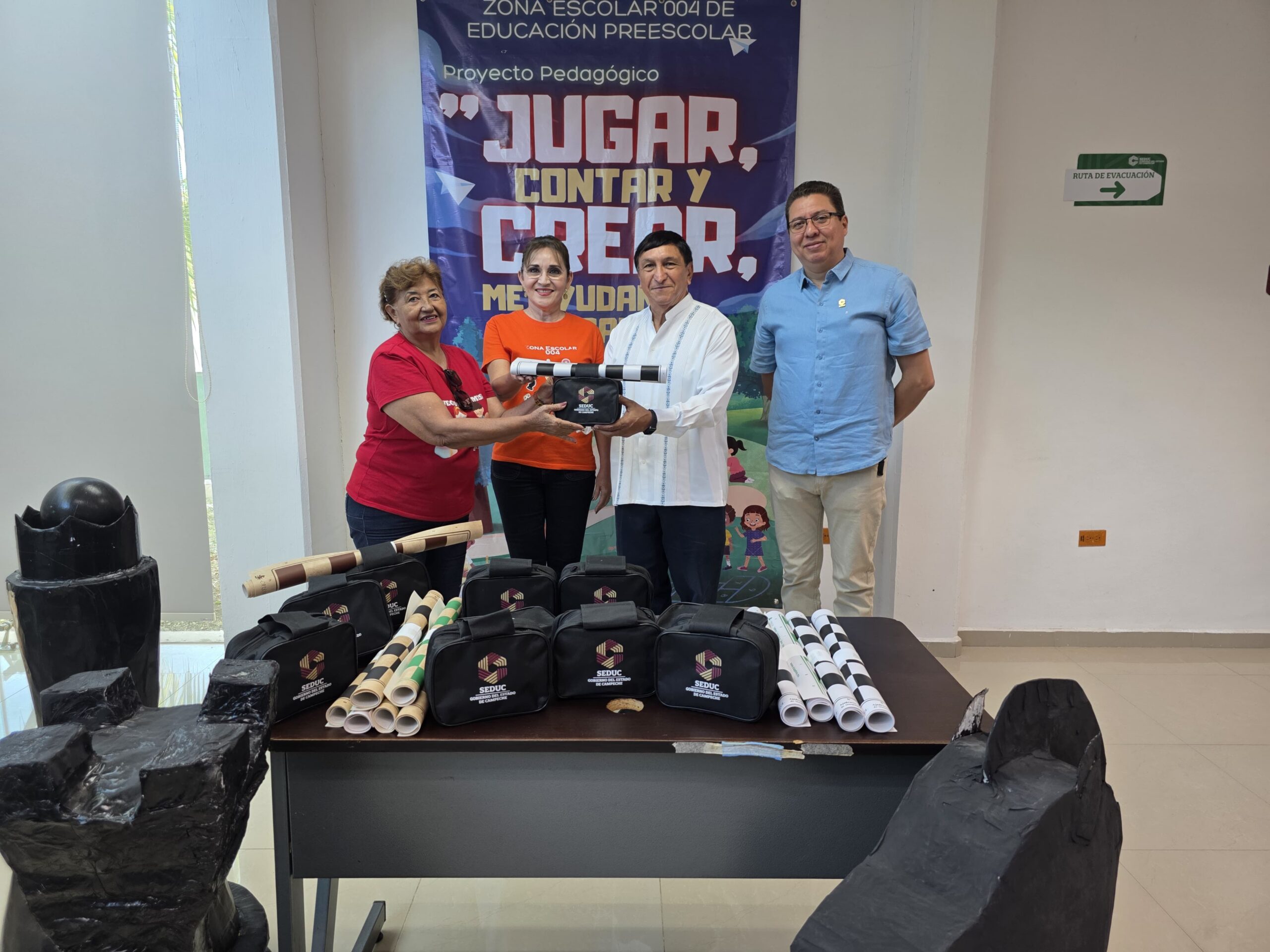 ENTREGA SEDUC MATERIAL DE AJEDREZ A SUPERVISORAS DE PREESCOLAR