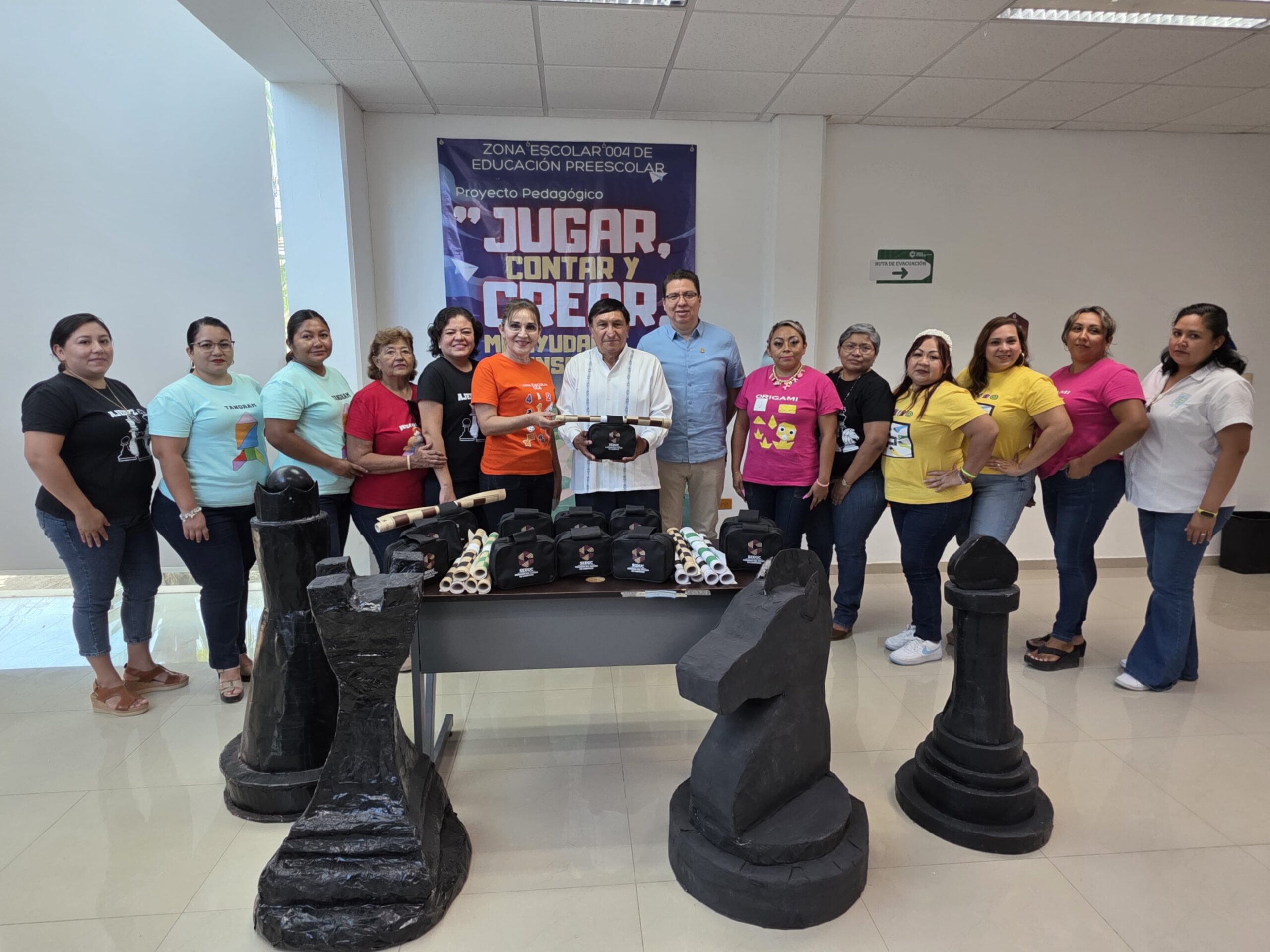 ENTREGA SEDUC MATERIAL DE AJEDREZ A SUPERVISORAS DE PREESCOLAR