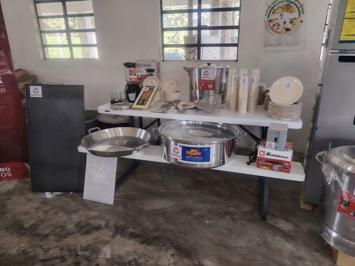 BIENESTAR EQUIPA COMEDOR COMUNITARIO “LOS GIRASOLES” EN CALAKMUL