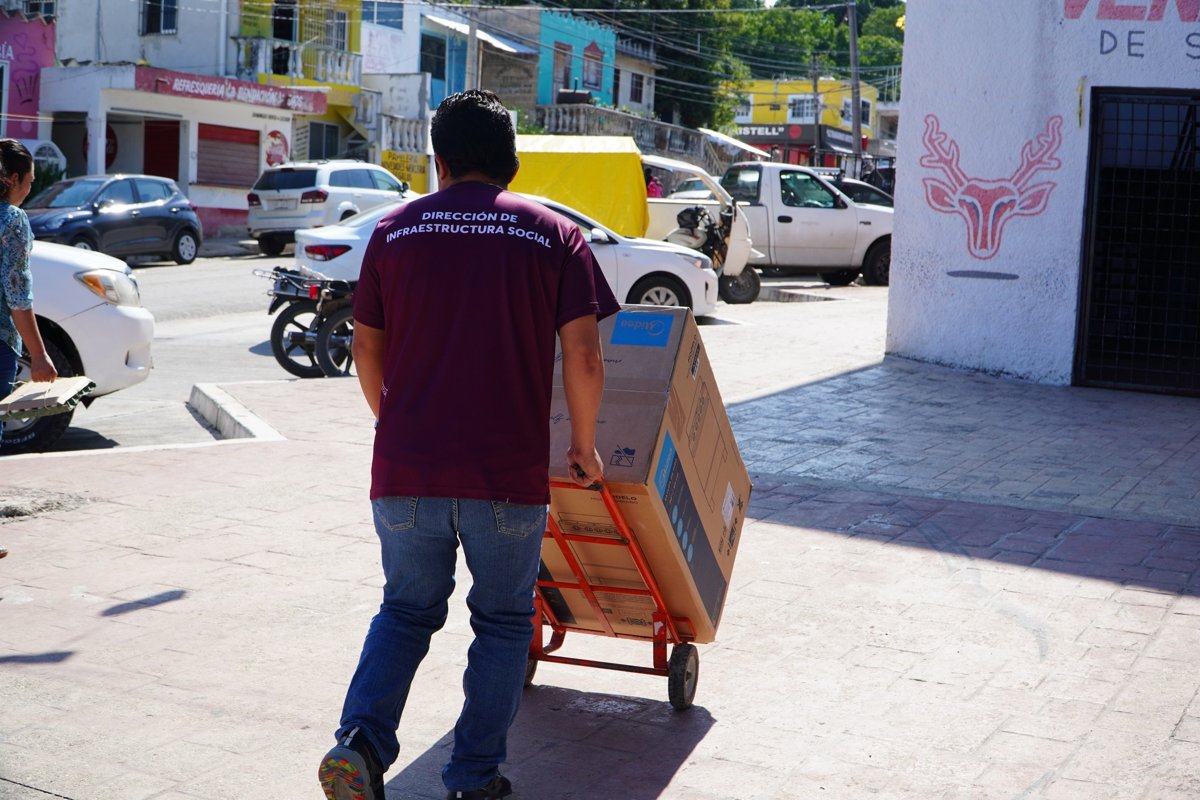 APOYOS DEL PROGRAMA HOGARES EN BIENESTAR FORTALECEN A FAMILIAS DE SAMULÁ