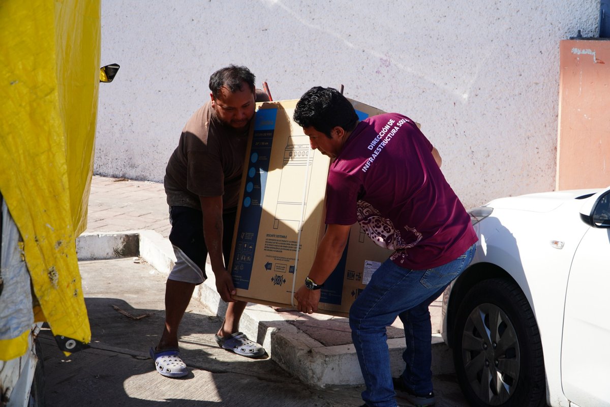 APOYOS DEL PROGRAMA HOGARES EN BIENESTAR FORTALECEN A FAMILIAS DE SAMULÁ