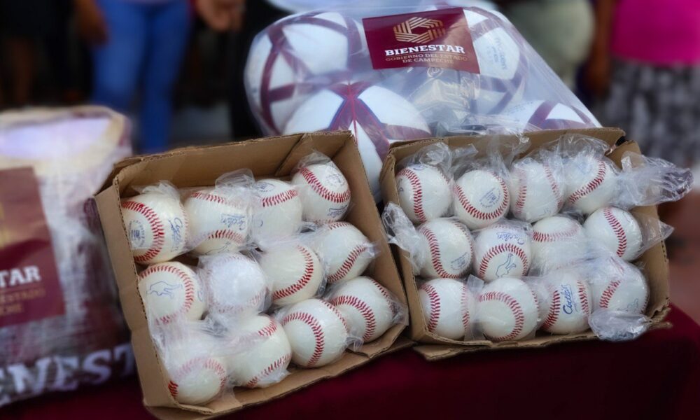 DEPORTISTAS DE SABANCUY RECIBEN EQUIPAMIENTO