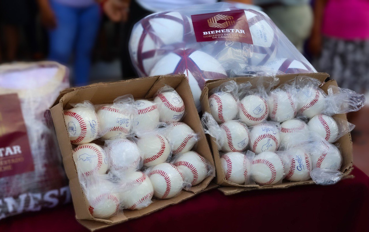 DEPORTISTAS DE SABANCUY RECIBEN EQUIPAMIENTO