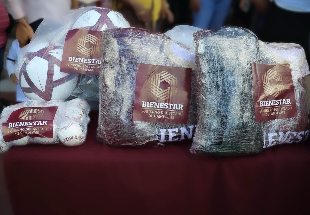 DEPORTISTAS DE SABANCUY RECIBEN EQUIPAMIENTO