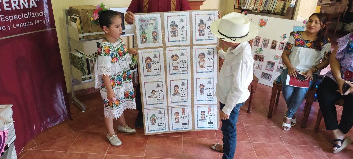 GOBIERNO DEL ESTADO ENRIQUECE ACERVO CULTURAL MAYA EN BIBLIOTECAS PÚBLICAS DE HOPELCHÉN