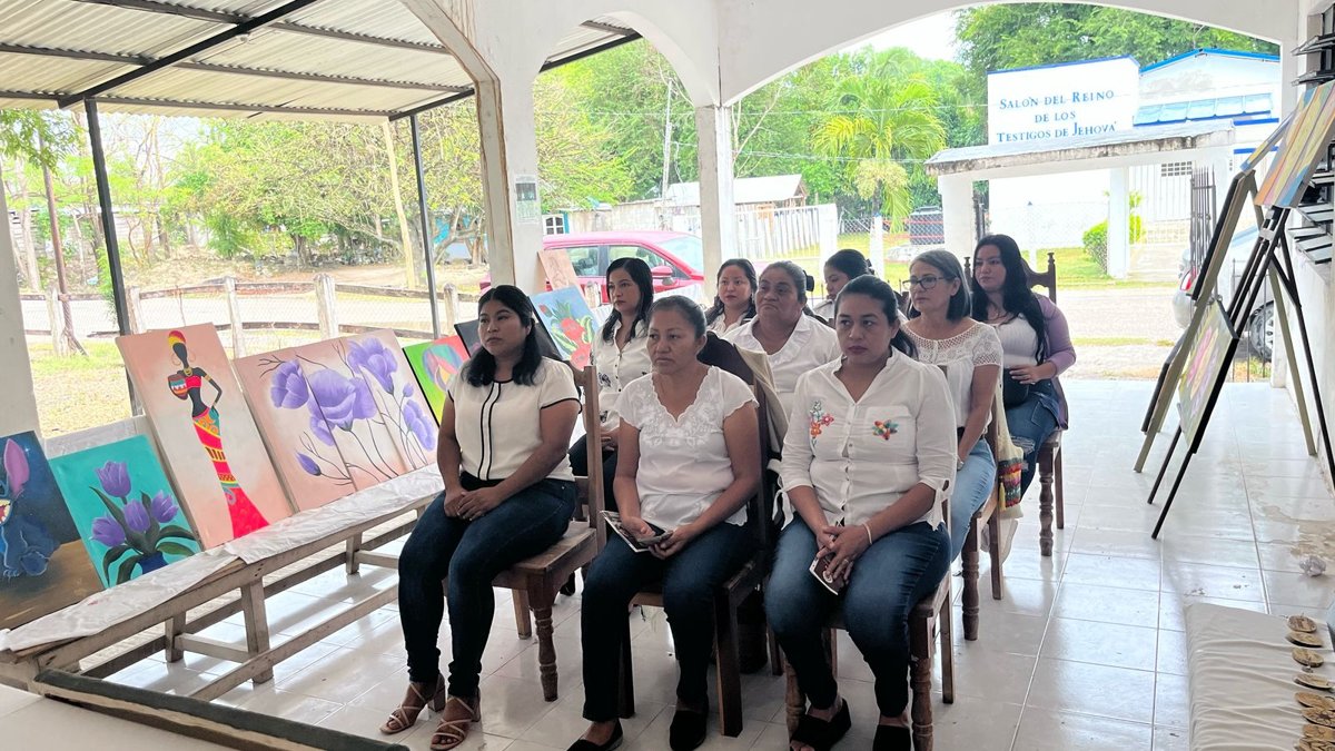MUJERES DE LA LOCALIDAD DE MATAMOROS RECIBIEN CONSTANCIAS DEL CURSO ARTESANAL POR EL ICAT PLANTEL ESCÁRCEGA