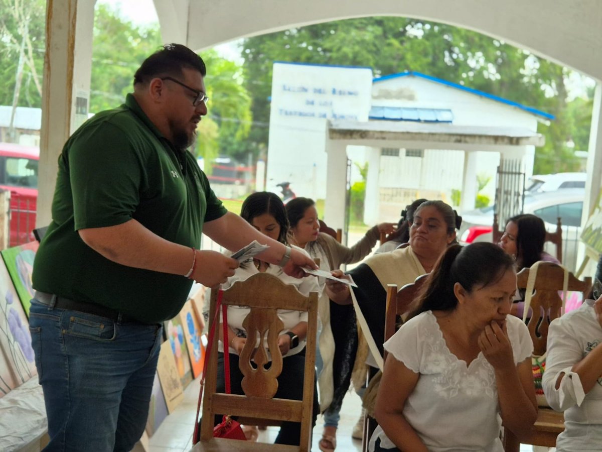 MUJERES DE LA LOCALIDAD DE MATAMOROS RECIBIEN CONSTANCIAS DEL CURSO ARTESANAL POR EL ICAT PLANTEL ESCÁRCEGA