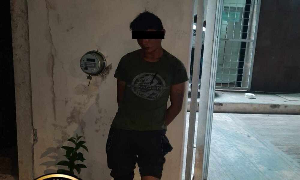 POLICÍA MUNICIPAL ASEGURA A DOS SUJETOS EN CALKINÍ
