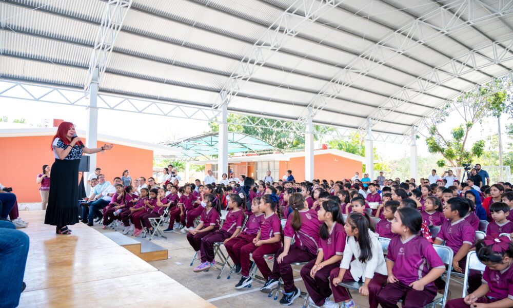 LA GOBERNADORA LAYDA SANSORES SAN ROMÁN INAUGURÓ OBRAS DE INFRAESTRUCTURA EDUCATIVA POR $6.8 MILLONES EN LA CAPITAL CAMPECHANA