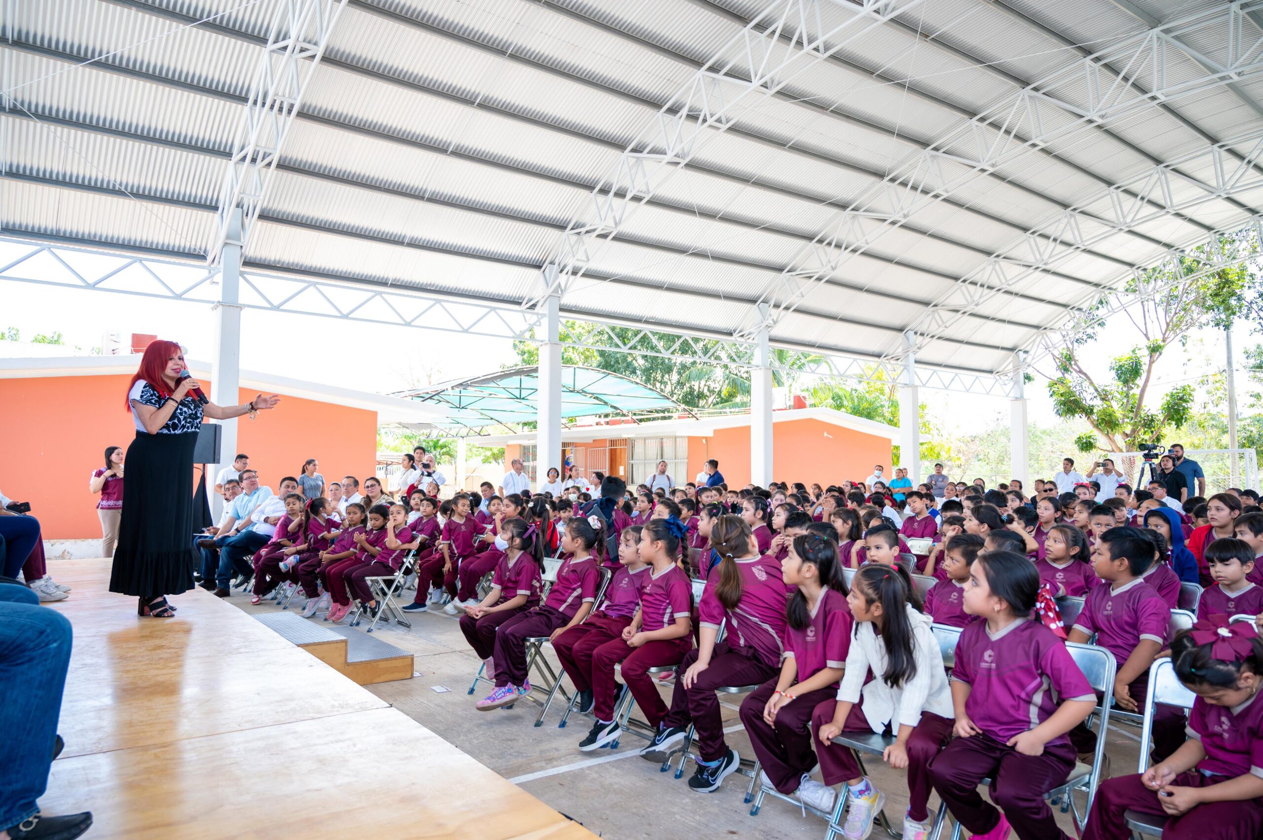 LA GOBERNADORA LAYDA SANSORES SAN ROMÁN INAUGURÓ OBRAS DE INFRAESTRUCTURA EDUCATIVA POR $6.8 MILLONES EN LA CAPITAL CAMPECHANA