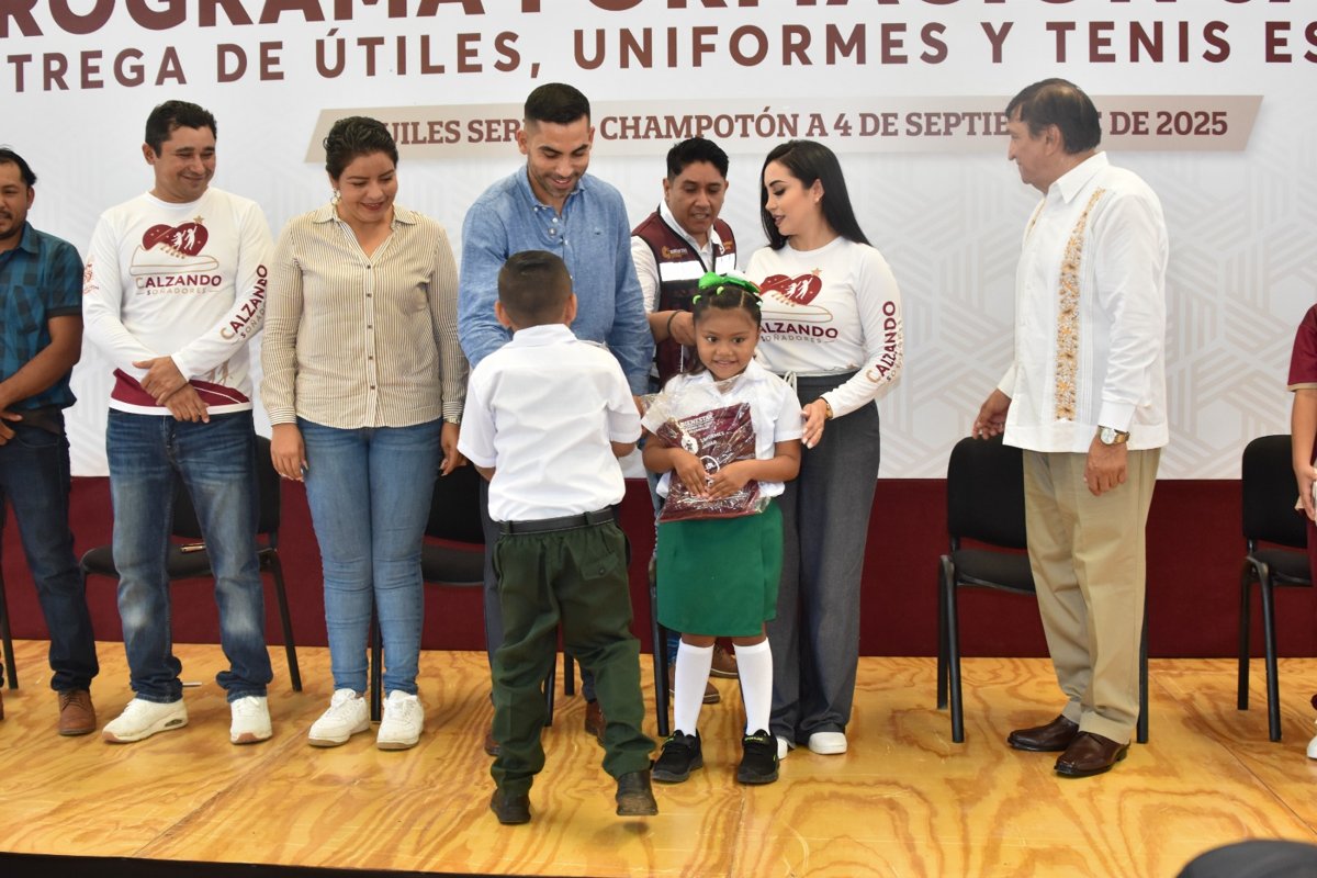 BIENESTAR CONTINÚA CON LA ENTREGA DE ÚTILES Y UNIFORMES JAGUAR