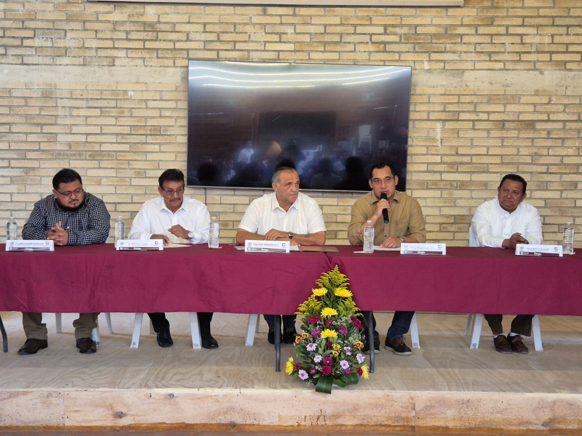 FIRMA DE CONVENIO ENTRE EL ICATCAM Y EL HONORABLE AYUNTAMIENTO DE ESCÁRCEGA
