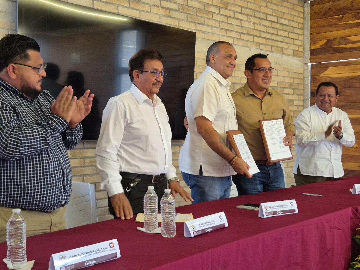 FIRMA DE CONVENIO ENTRE EL ICATCAM Y EL HONORABLE AYUNTAMIENTO DE ESCÁRCEGA