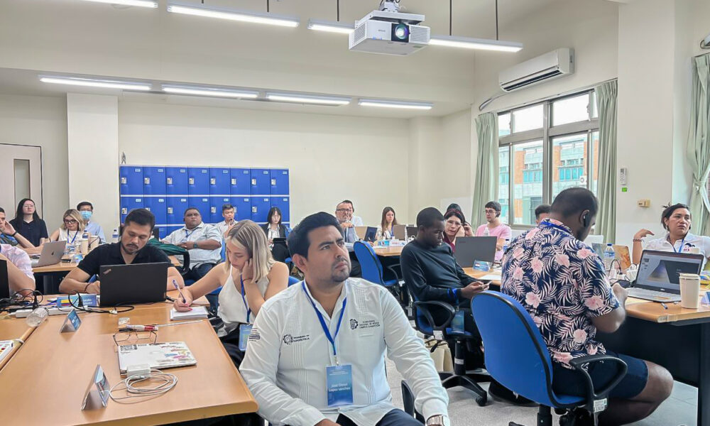 DOCENTE DEL ITESCHAM PARTICIPA EN CURSO DE LOGÍSTICA EN TAIWÁN