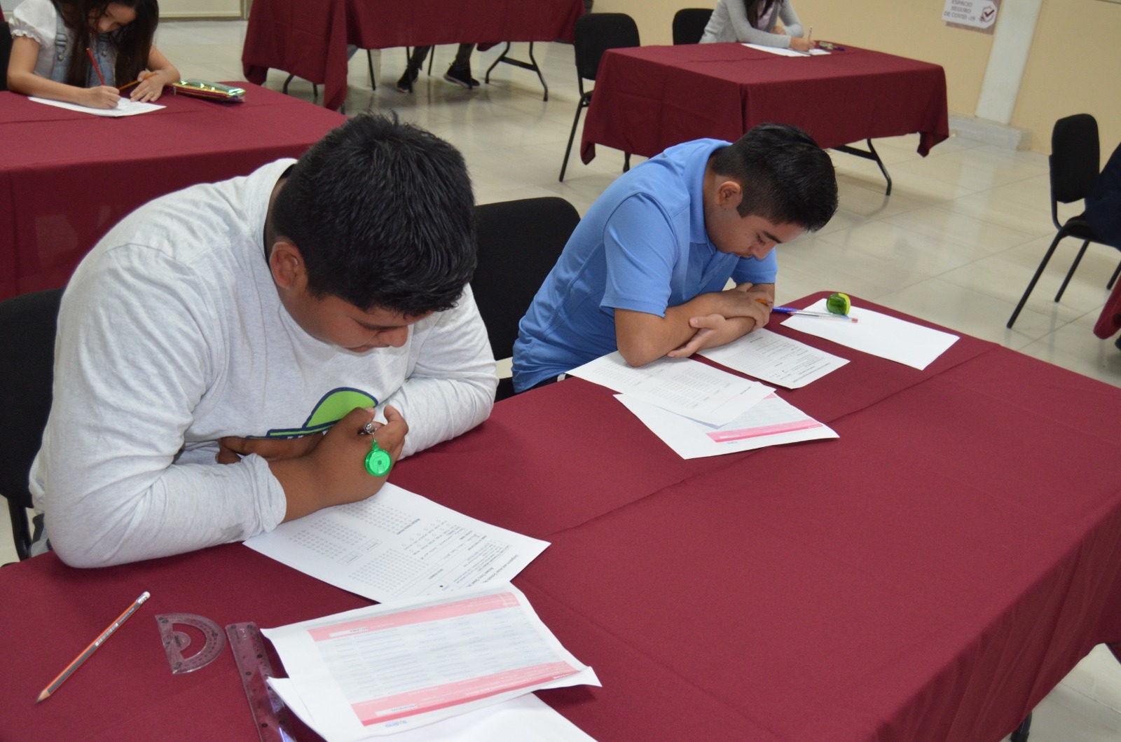 GANAN ALUMNOS CAMPECHANOS MEDALLAS DE ORO Y BRONCE EN CONCURSO INTERNACIONAL DE MATEMÁTICAS