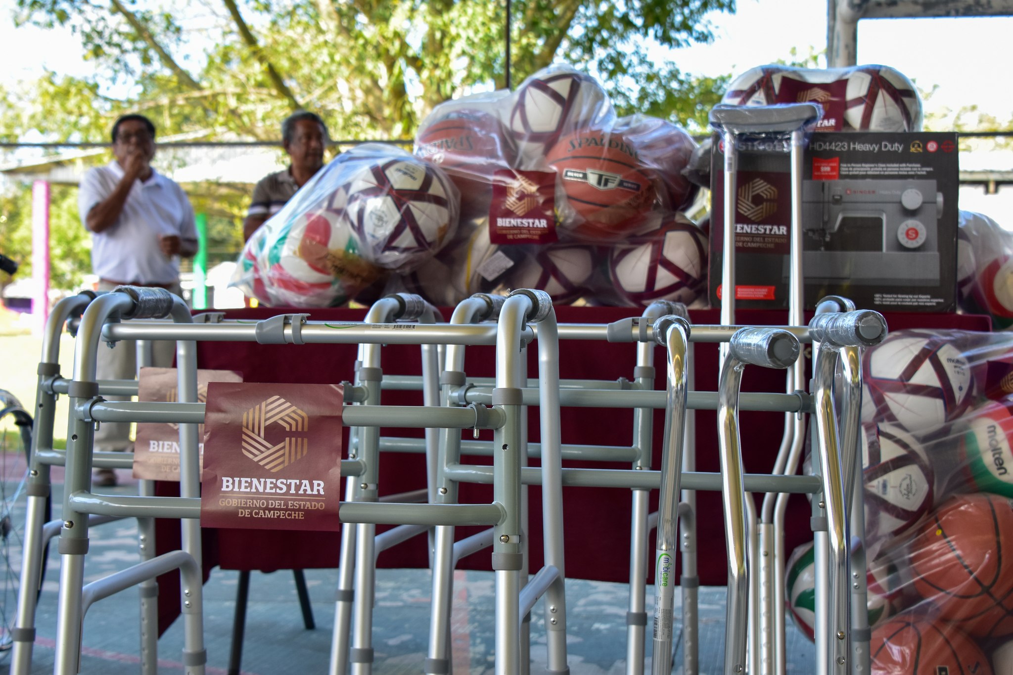 BIENESTAR ACERCA PROGRAMAS SOCIALES A FAMILIAS DE CANDELARIA