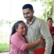 BIENESTAR ACERCA PROGRAMAS SOCIALES A FAMILIAS DE CANDELARIA