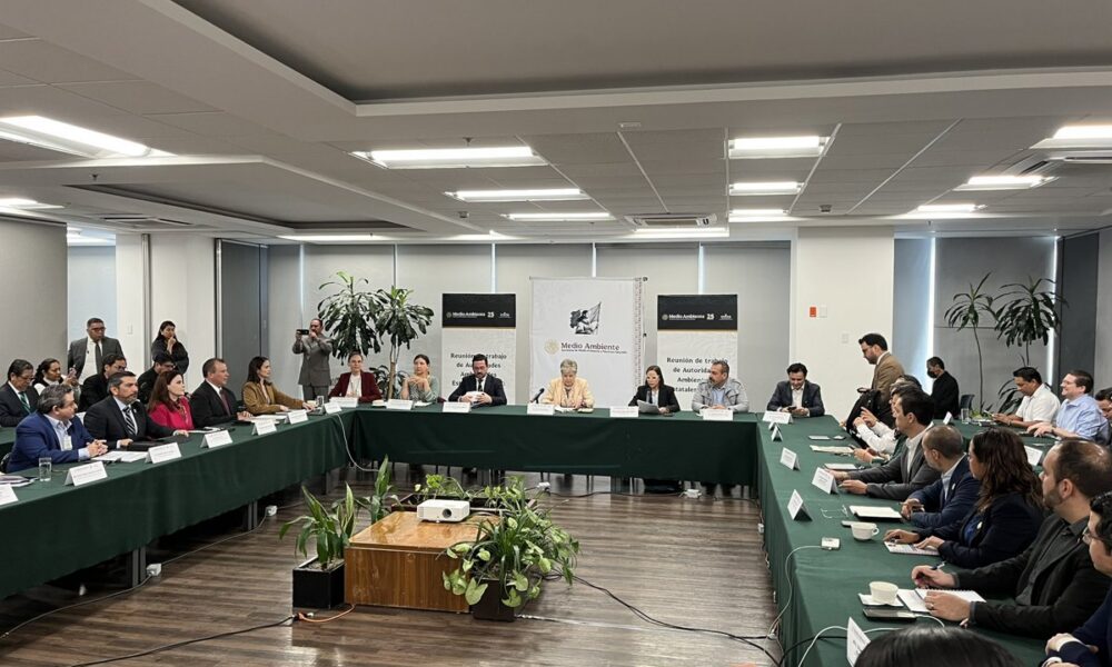 PRESENTAN DIRECTIVA DE LA ANAAE ANTE SEMARNAT