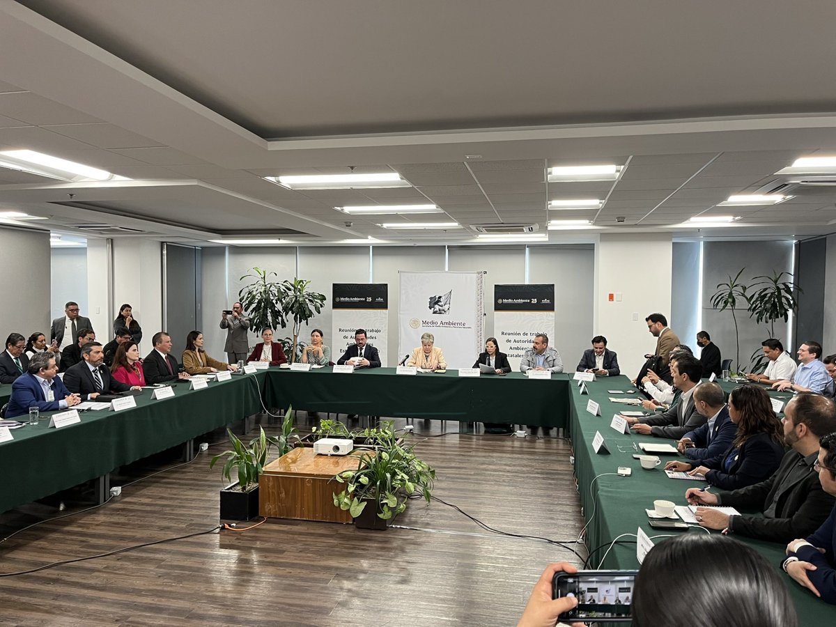 PRESENTAN DIRECTIVA DE LA ANAAE ANTE SEMARNAT