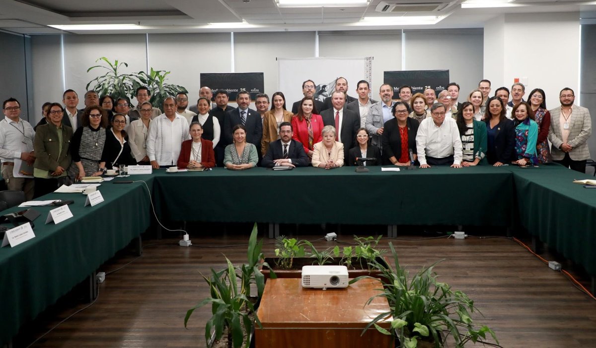 PRESENTAN DIRECTIVA DE LA ANAAE ANTE SEMARNAT