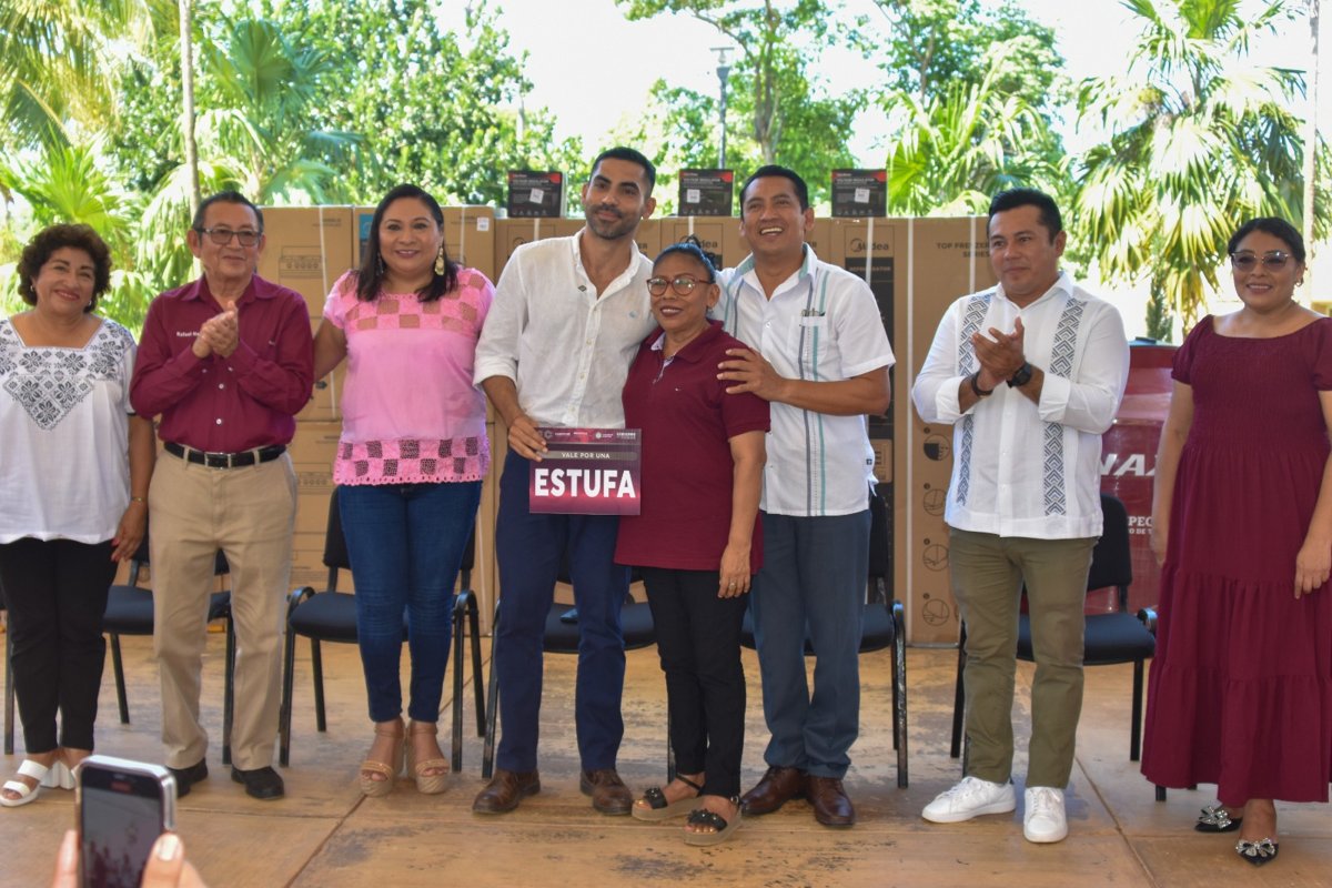 ENTREGAN APOYOS DEL PROGRAMA “HOGARES EN BIENESTAR” EN CALKINÍ, DZITBALCHÉ Y HECELCHAKÁN
