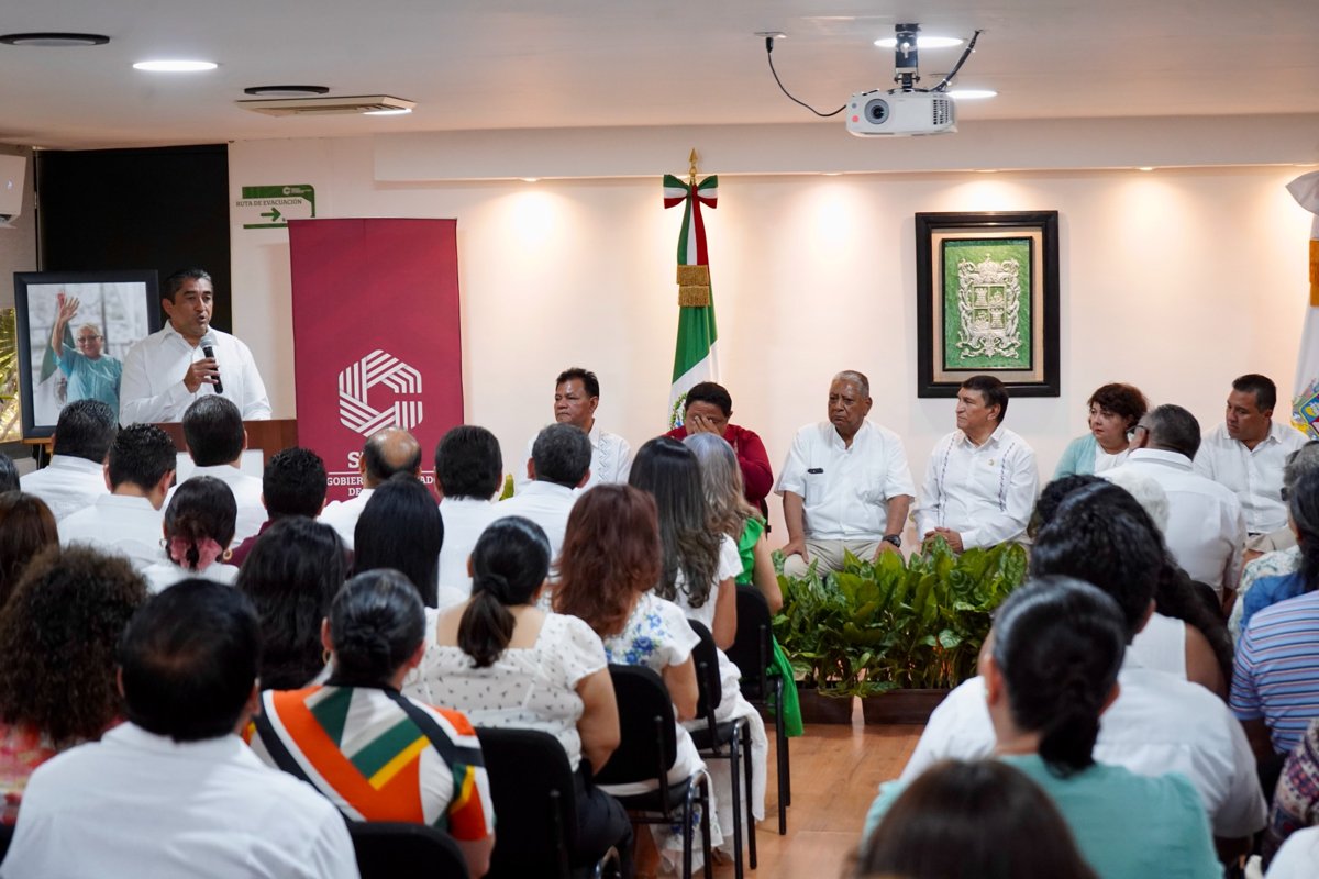REALIZAN HOMENAJE PÓSTUMO EN MEMORIA DE LA MAESTRA MARÍA DEL SOCORRO BAEZA CAMPOS