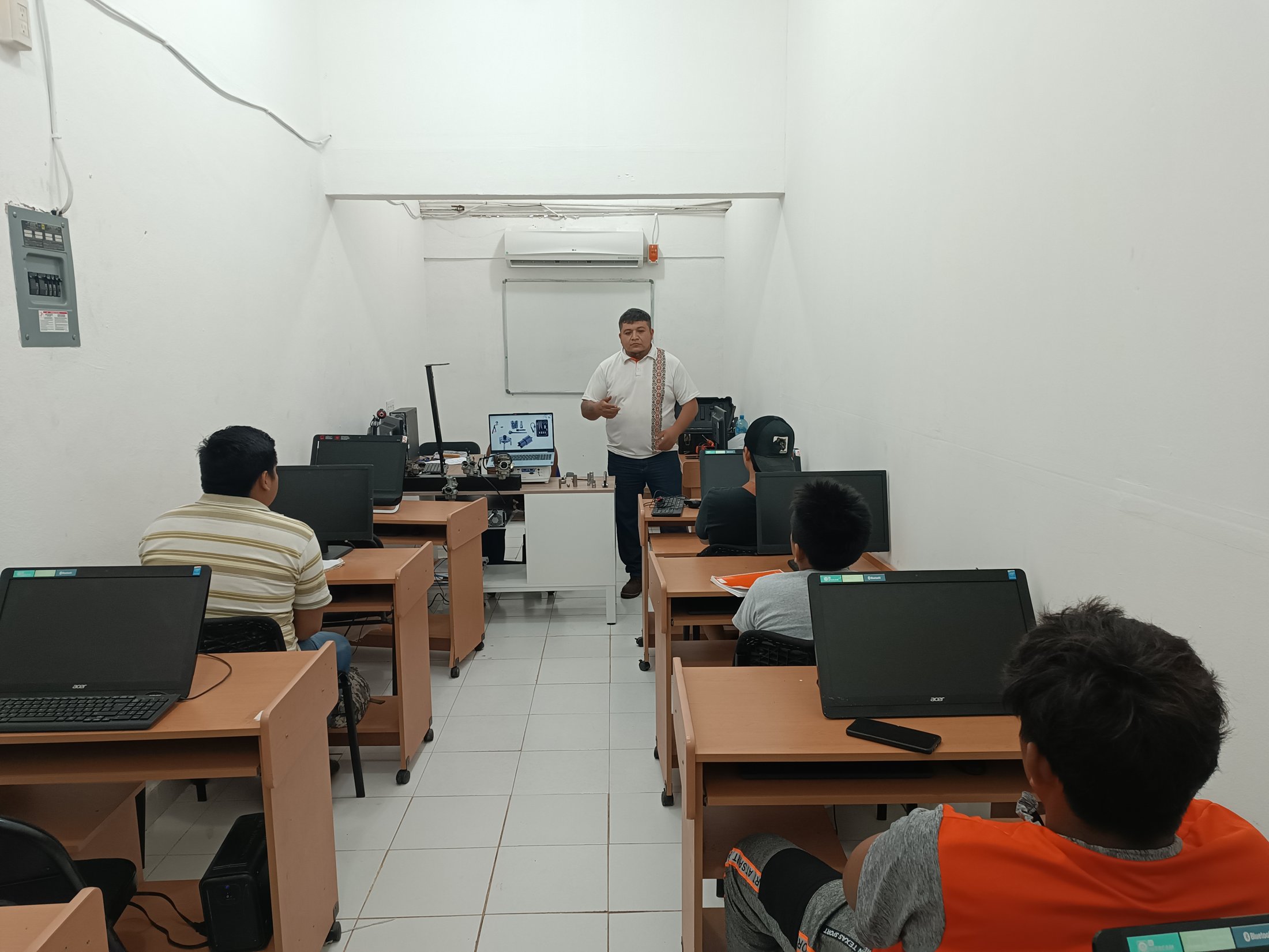 ICAT ACCIÓN MÓVIL SEYBAPLAYA INICIA CURSOS DE ALIMENTOS Y BEBIDAS