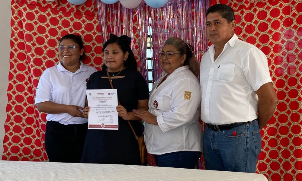EL ICAT PLANTEL CHAMPOTÓN RECONOCE EL TALENTO DE SUS ALUMNAS EN LA COMUNIDAD DE CHUINA