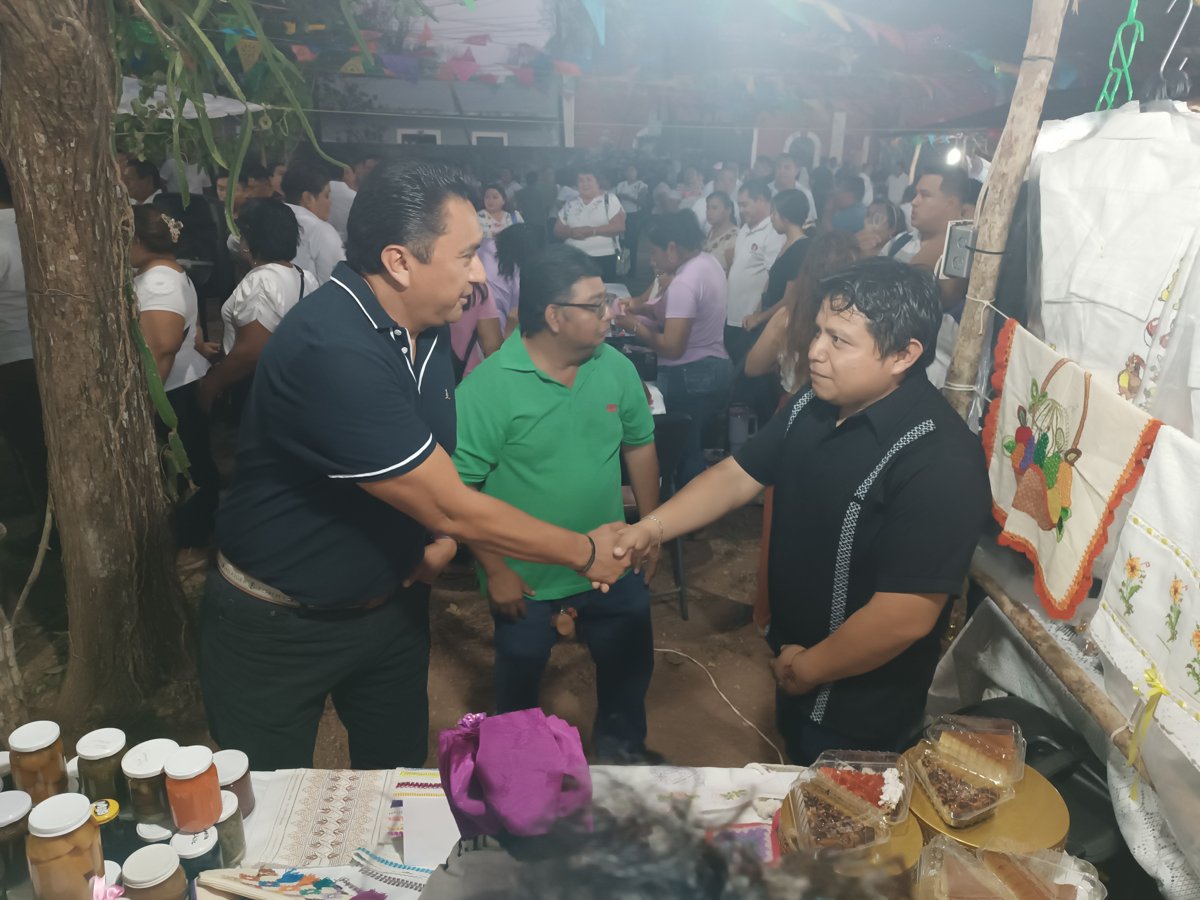 ICAT ACCIÓN MOVIL TENABO REALIZA PROMOCIÓN Y DIFUSIÓN DE CURSOS DURANTE SU PARTICIPACIÓN EN LA FERIA ARTESANAL DEL MUNICIPIO