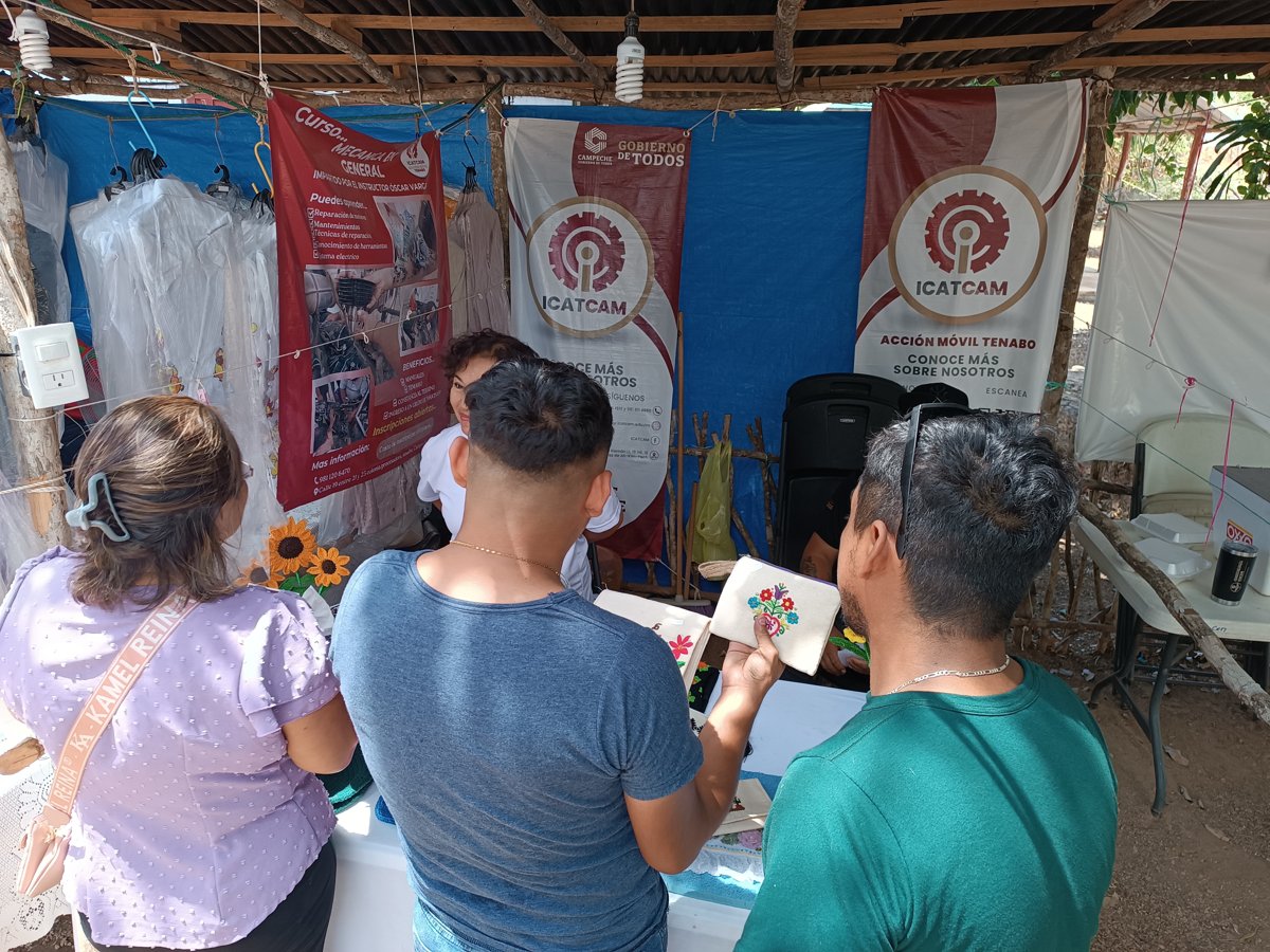 ICAT ACCIÓN MOVIL TENABO REALIZA PROMOCIÓN Y DIFUSIÓN DE CURSOS DURANTE SU PARTICIPACIÓN EN LA FERIA ARTESANAL DEL MUNICIPIO