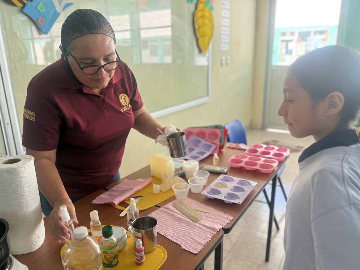 VÍNCULOS QUE TRANSFORMAN: ICAT PLANTEL CHAMPOTÓN IMPARTE TALLER DE ELABORACIÓN DE JABONES ARTESANALES EN EL INSTITUTO MENDOZA CAMPUS CHAMPOTÓN