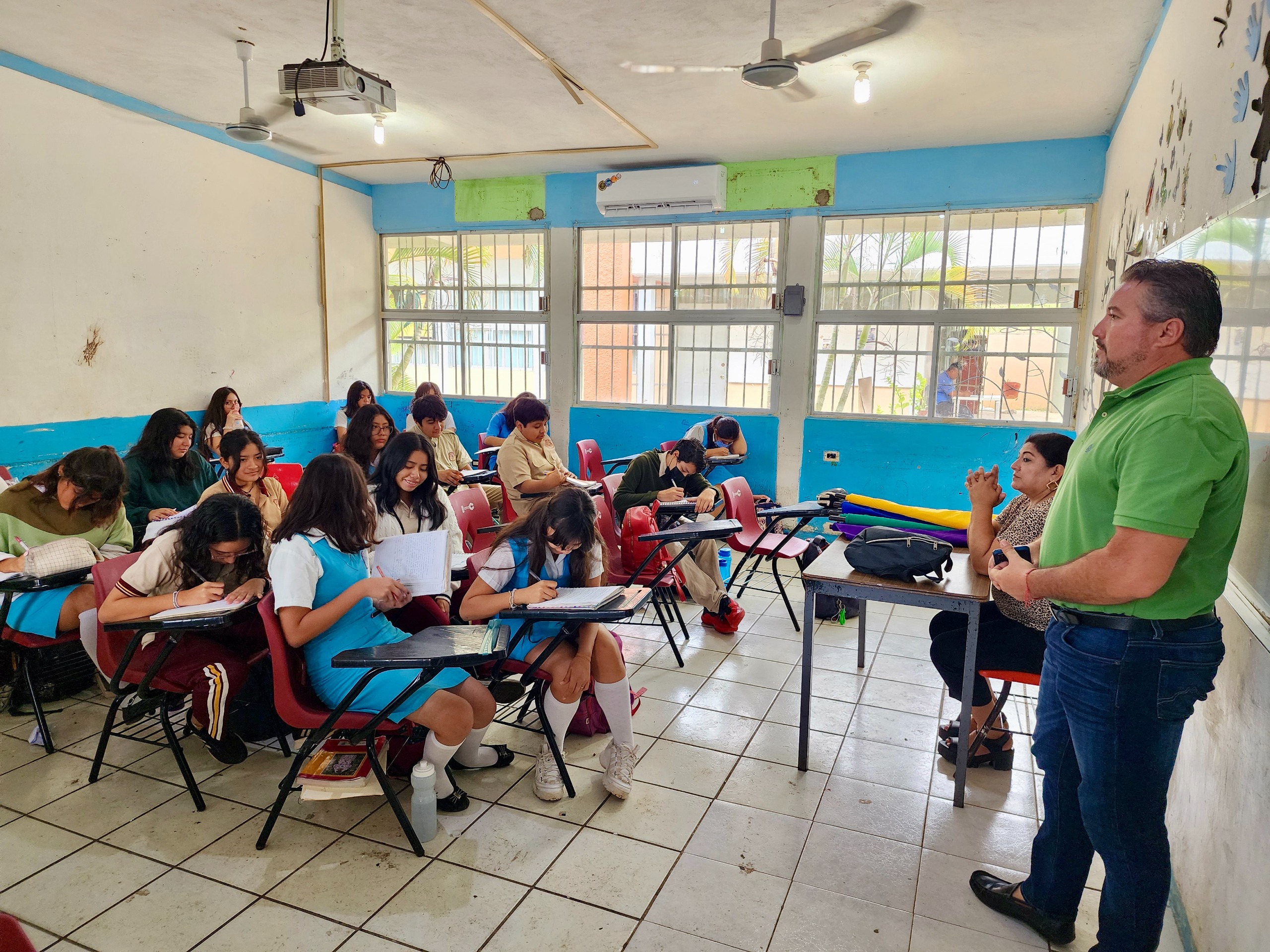 RETORNAN ALUMNOS Y DOCENTES A ESCUELAS TRAS SUSPENSIÓN POR CICLÓN TROPICAL