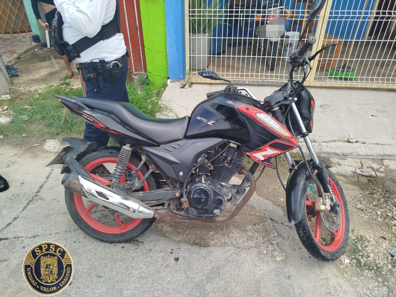 SPSC RECUPERA MOTOCICLETA CON REPORTE DE ROBO EN LA CAPITAL DEL ESTADO