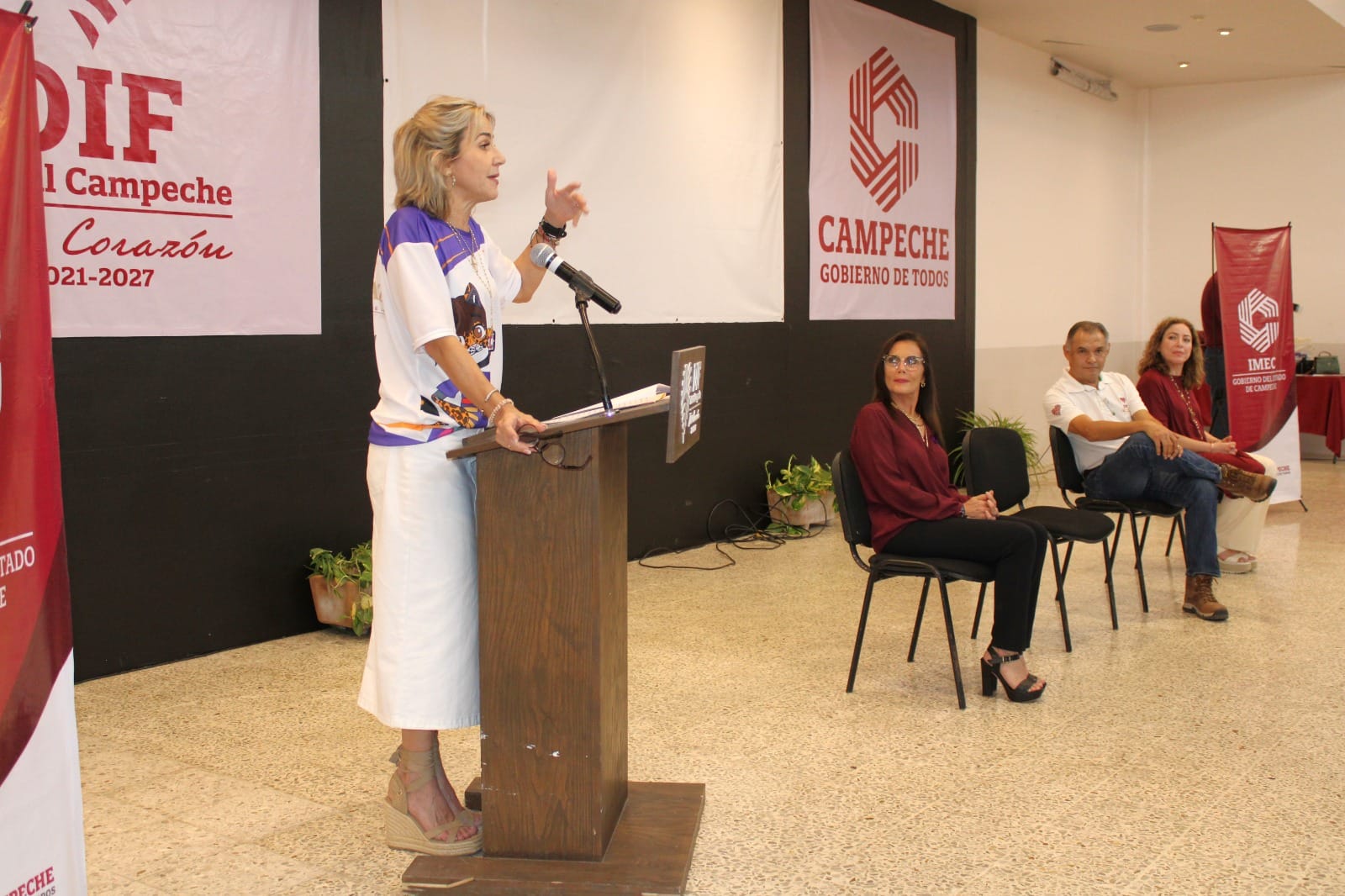 IMEC ENTREGA DISTINTIVO MORADO Y TOMA PROTESTA A 27 REDES DE MUJERES CONSTRUCTORAS DE PAZ (MUCPAZ)