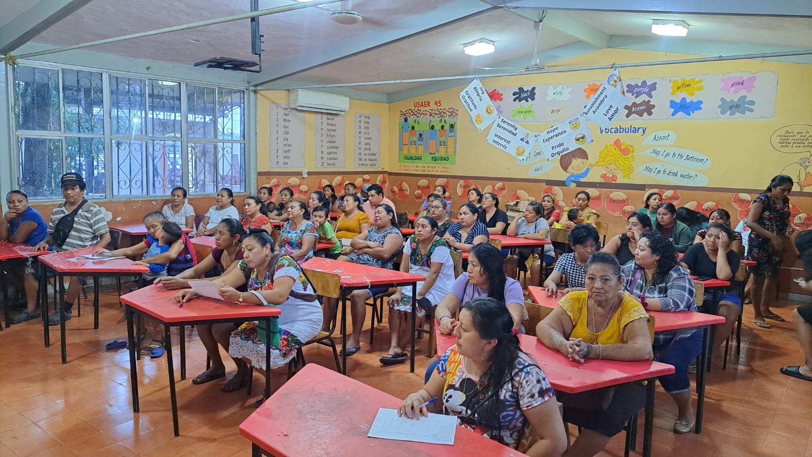 IMPARTE EL TALLER CORRESPONSALIDAD FAMILIAR A MADRES Y PADRES DE FAMILIA DE LA ESCUELA SECUNDARIA TÉCNICA No. 14 EN EL MUNICIPIO DE DZIBALCHÉ