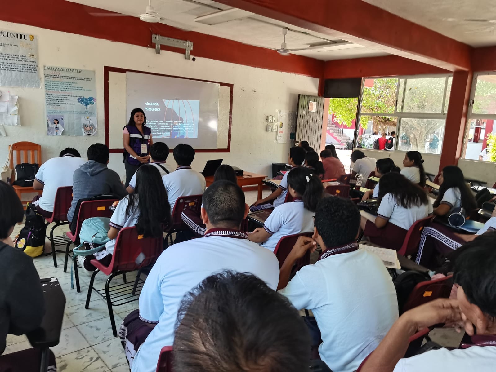 IMEC IMPARTE EL TALLER “TIPOS Y MODALIDADES DE VIOLENCIA” A ESTUDIANTES DEL CENTRO DE ESTUDIOS TEGNOLÓGICO INDUSTRIAL Y DE SERVICIOS No. 82 EN CHAMPOTÓN
