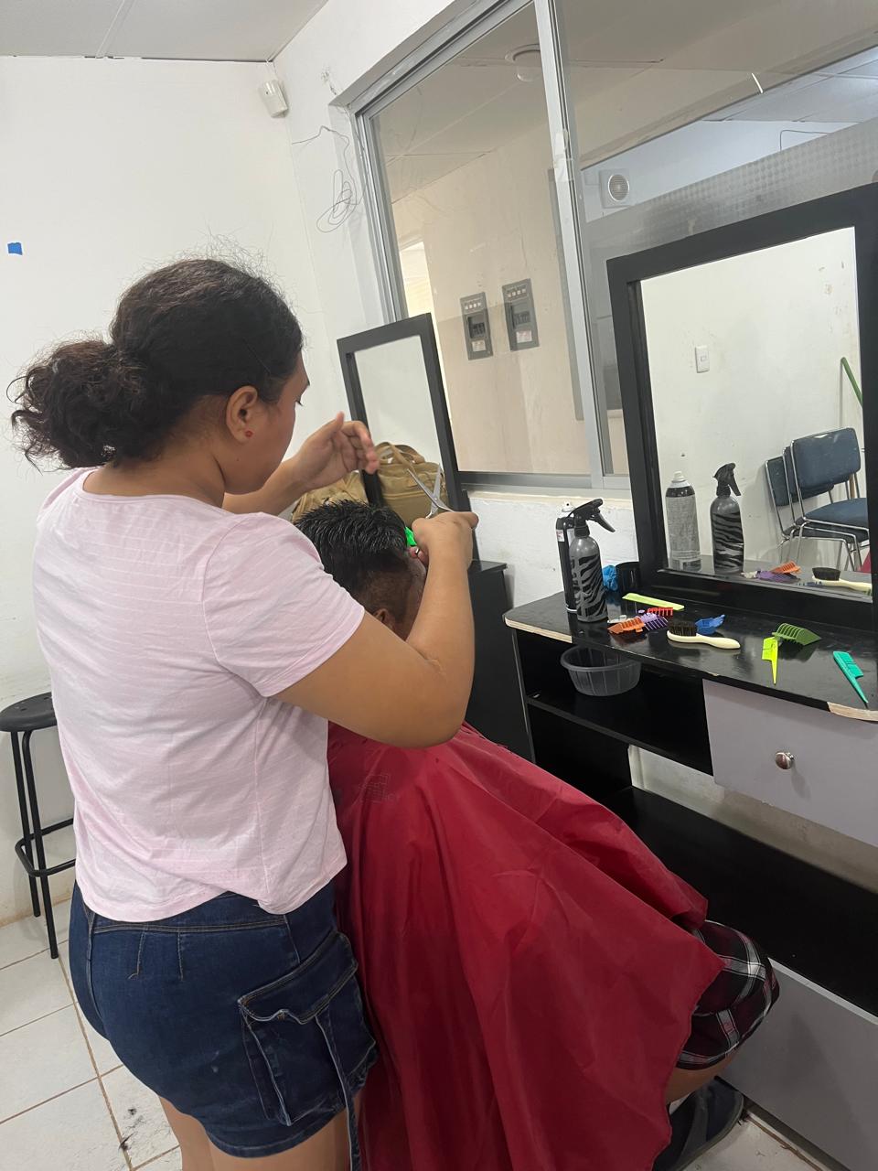 CORTES DE CABELLO GRATUITOS DE LA ACCION MOVIL DE TENABO