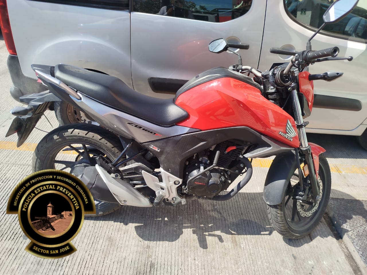 SPSC RECUPERA MOTOCICLETA CON REPORTE DE ROBO EN LA CAPITAL DEL ESTADO