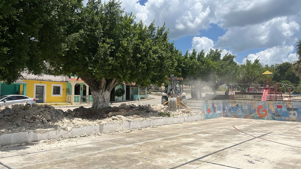 RECONSTRUCCIÓN DE PARQUE PRINCIPAL Y MANTENIMIENTO DE CANCHA EN HOOL, CHAMPOTÓN