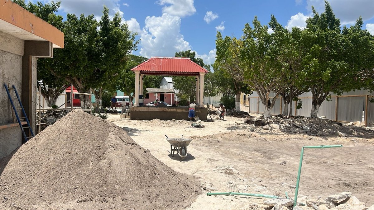 RECONSTRUCCIÓN DE PARQUE PRINCIPAL Y MANTENIMIENTO DE CANCHA EN HOOL, CHAMPOTÓN