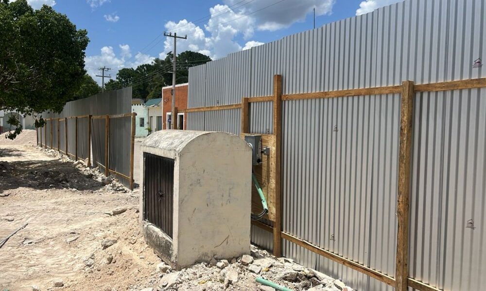 RECONSTRUCCIÓN DE PARQUE PRINCIPAL Y MANTENIMIENTO DE CANCHA EN HOOL, CHAMPOTÓN