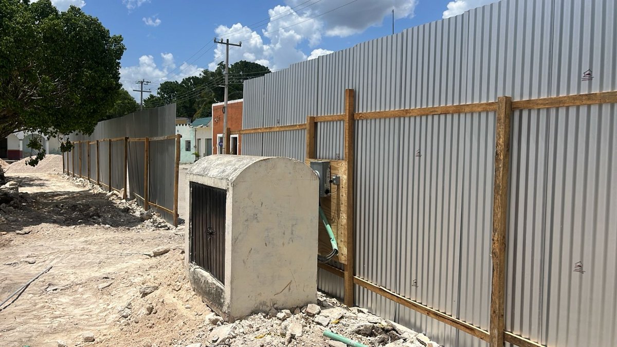 RECONSTRUCCIÓN DE PARQUE PRINCIPAL Y MANTENIMIENTO DE CANCHA EN HOOL, CHAMPOTÓN