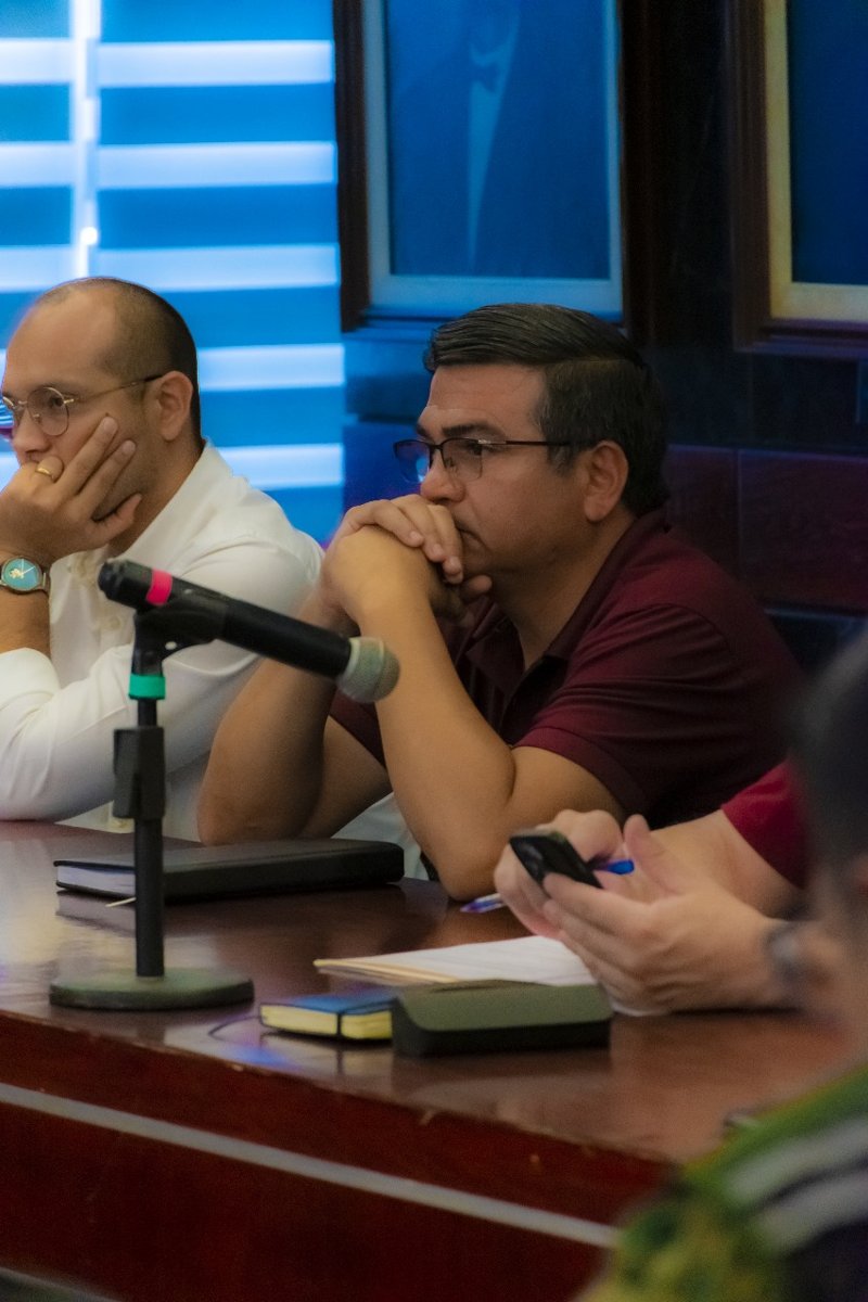 REUNIÓN CON AUTORIDADES POR TREN LIGERO
